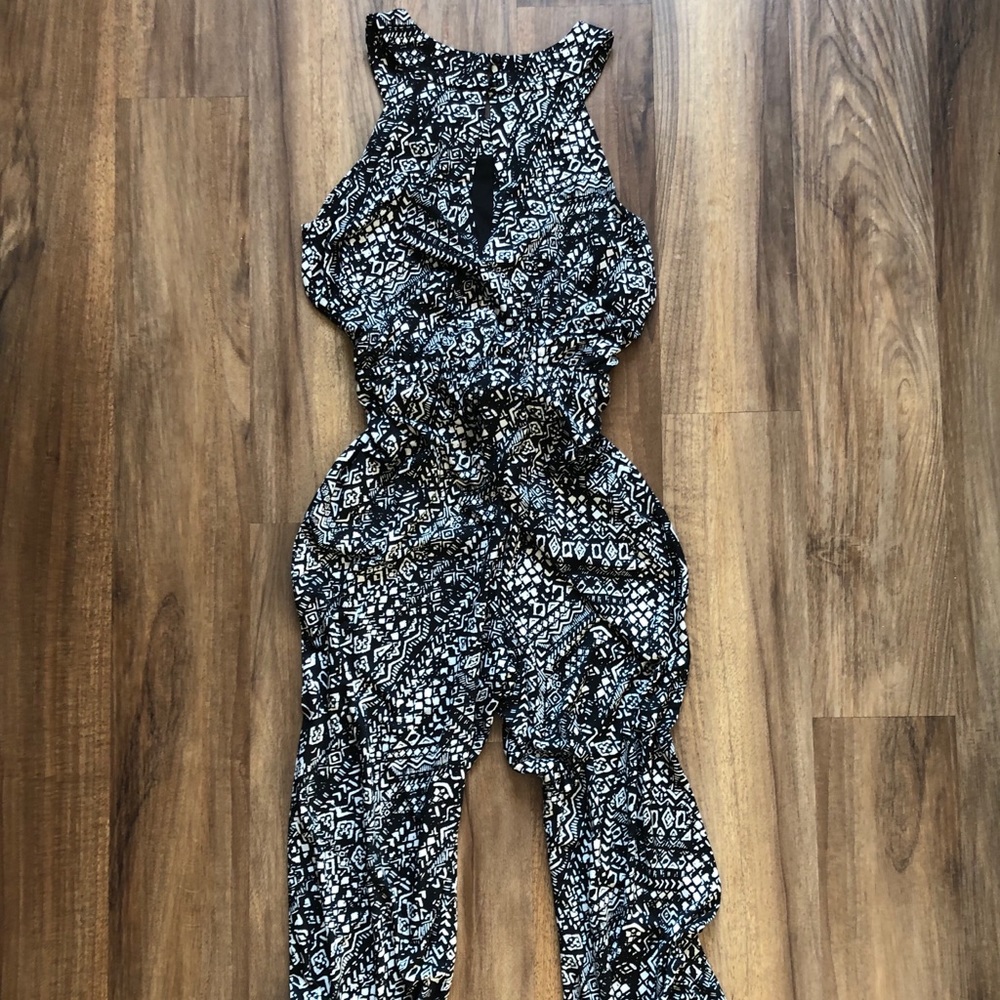 Emma & Michelle Black/White Romper Size S